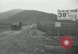 Standbild Rückzug der UN-Truppen Korea nördlich von Kaesong, 1950, aus Sekunde 55 historischem Filmmaterial Videoclip 65675022722