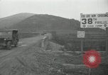 Standbild Rückzug der UN-Truppen Korea nördlich von Kaesong, 1950, aus Sekunde 56 historischem Filmmaterial Videoclip 65675022722