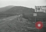 Standbild Rückzug der UN-Truppen Korea nördlich von Kaesong, 1950, aus Sekunde 58 historischem Filmmaterial Videoclip 65675022722