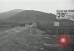 Standbild Rückzug der UN-Truppen Korea nördlich von Kaesong, 1950, aus Sekunde 62 historischem Filmmaterial Videoclip 65675022722