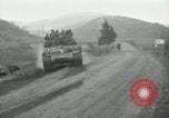 Standbild Rückzug der US-Truppen Korea nördlich von Kaesong, 1950, aus Sekunde 5 historischem Filmmaterial Videoclip 65675022723