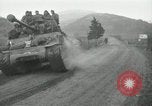 Standbild Rückzug der US-Truppen Korea nördlich von Kaesong, 1950, aus Sekunde 7 historischem Filmmaterial Videoclip 65675022723