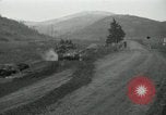 Standbild Rückzug der US-Truppen Korea nördlich von Kaesong, 1950, aus Sekunde 13 historischem Filmmaterial Videoclip 65675022723