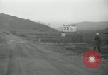 Standbild Rückzug der US-Truppen Korea nördlich von Kaesong, 1950, aus Sekunde 28 historischem Filmmaterial Videoclip 65675022723
