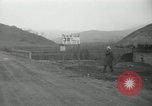 Standbild Rückzug der US-Truppen Korea nördlich von Kaesong, 1950, aus Sekunde 29 historischem Filmmaterial Videoclip 65675022723