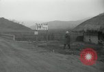 Standbild Rückzug der US-Truppen Korea nördlich von Kaesong, 1950, aus Sekunde 30 historischem Filmmaterial Videoclip 65675022723