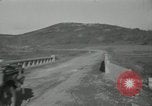 Standbild Rückzug der US-Truppen Korea nördlich von Kaesong, 1950, aus Sekunde 34 historischem Filmmaterial Videoclip 65675022723