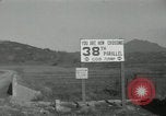 Standbild Rückzug der US-Truppen Korea nördlich von Kaesong, 1950, aus Sekunde 36 historischem Filmmaterial Videoclip 65675022723