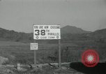 Standbild Rückzug der US-Truppen Korea nördlich von Kaesong, 1950, aus Sekunde 38 historischem Filmmaterial Videoclip 65675022723