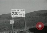 Standbild Rückzug der US-Truppen Korea nördlich von Kaesong, 1950, aus Sekunde 39 historischem Filmmaterial Videoclip 65675022723