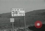 Standbild Rückzug der US-Truppen Korea nördlich von Kaesong, 1950, aus Sekunde 41 historischem Filmmaterial Videoclip 65675022723