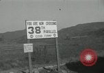 Standbild Rückzug der US-Truppen Korea nördlich von Kaesong, 1950, aus Sekunde 42 historischem Filmmaterial Videoclip 65675022723