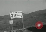 Standbild Rückzug der US-Truppen Korea nördlich von Kaesong, 1950, aus Sekunde 45 historischem Filmmaterial Videoclip 65675022723