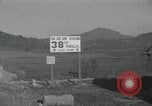 Standbild Rückzug der US-Truppen Korea nördlich von Kaesong, 1950, aus Sekunde 52 historischem Filmmaterial Videoclip 65675022723