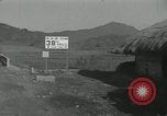 Standbild Rückzug der US-Truppen Korea nördlich von Kaesong, 1950, aus Sekunde 57 historischem Filmmaterial Videoclip 65675022723