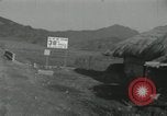 Standbild Rückzug der US-Truppen Korea nördlich von Kaesong, 1950, aus Sekunde 58 historischem Filmmaterial Videoclip 65675022723