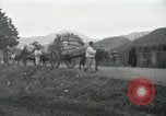 Standbild Rückzug der UN-Truppen Korea, 1950, aus Sekunde 28 historischem Filmmaterial Videoclip 65675022724