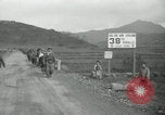 Standbild Rückzug der UN-Truppen Korea, 1950, aus Sekunde 34 historischem Filmmaterial Videoclip 65675022724