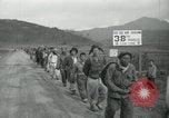 Standbild Rückzug der UN-Truppen Korea, 1950, aus Sekunde 39 historischem Filmmaterial Videoclip 65675022724