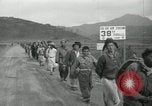 Standbild Rückzug der UN-Truppen Korea, 1950, aus Sekunde 40 historischem Filmmaterial Videoclip 65675022724