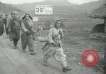 Standbild Rückzug der UN-Truppen Korea, 1950, aus Sekunde 42 historischem Filmmaterial Videoclip 65675022724