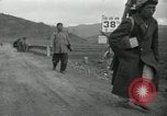 Standbild Rückzug der UN-Truppen Korea, 1950, aus Sekunde 50 historischem Filmmaterial Videoclip 65675022724
