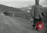 Standbild Rückzug der UN-Truppen Korea, 1950, aus Sekunde 53 historischem Filmmaterial Videoclip 65675022724
