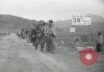 Standbild Rückzug der UN-Truppen Korea, 1950, aus Sekunde 54 historischem Filmmaterial Videoclip 65675022724