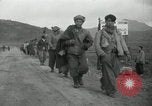 Standbild Rückzug der UN-Truppen Korea, 1950, aus Sekunde 56 historischem Filmmaterial Videoclip 65675022724