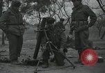Standbild 81 mm Mörtel Anyang Korea, 1950, aus Sekunde 4 historischem Filmmaterial Videoclip 65675022726