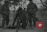 Standbild 81 mm Mörtel Anyang Korea, 1950, aus Sekunde 7 historischem Filmmaterial Videoclip 65675022726