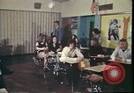 Immagine di Matrimonio di prova situazione Portland Oregon USA, 1975, secondo 37 filmato di repertorio 65675022749