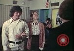 Immagine di Matrimonio di prova situazione Portland Oregon USA, 1975, secondo 56 filmato di repertorio 65675022749