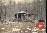 Standbild Holzhäuser Woodstock New York USA, 1975, aus Sekunde 19 historischem Filmmaterial Videoclip 65675022751