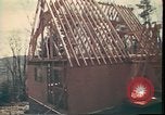 Standbild Holzhäuser Woodstock New York USA, 1975, aus Sekunde 30 historischem Filmmaterial Videoclip 65675022751