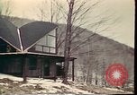 Standbild Holzhäuser Woodstock New York USA, 1975, aus Sekunde 50 historischem Filmmaterial Videoclip 65675022751