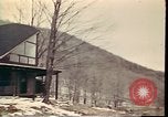Standbild Holzhäuser Woodstock New York USA, 1975, aus Sekunde 52 historischem Filmmaterial Videoclip 65675022751