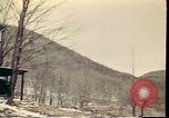 Standbild Holzhäuser Woodstock New York USA, 1975, aus Sekunde 54 historischem Filmmaterial Videoclip 65675022751