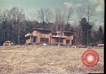 Standbild Holzhäuser Woodstock New York USA, 1975, aus Sekunde 60 historischem Filmmaterial Videoclip 65675022751