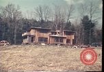 Standbild Holzhäuser Woodstock New York USA, 1975, aus Sekunde 62 historischem Filmmaterial Videoclip 65675022751