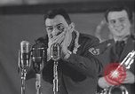 Standbild Bühnenshow Grönland Thule Air Force Base, 1954, aus Sekunde 8 historischem Filmmaterial Videoclip 65675022787