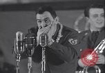 Standbild Bühnenshow Grönland Thule Air Force Base, 1954, aus Sekunde 9 historischem Filmmaterial Videoclip 65675022787