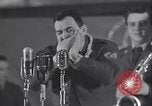 Standbild Bühnenshow Grönland Thule Air Force Base, 1954, aus Sekunde 15 historischem Filmmaterial Videoclip 65675022787