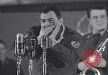 Standbild Bühnenshow Grönland Thule Air Force Base, 1954, aus Sekunde 21 historischem Filmmaterial Videoclip 65675022787