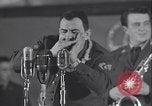 Standbild Bühnenshow Grönland Thule Air Force Base, 1954, aus Sekunde 22 historischem Filmmaterial Videoclip 65675022787