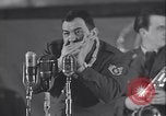 Standbild Bühnenshow Grönland Thule Air Force Base, 1954, aus Sekunde 36 historischem Filmmaterial Videoclip 65675022787