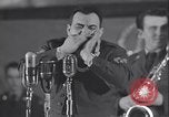 Standbild Bühnenshow Grönland Thule Air Force Base, 1954, aus Sekunde 44 historischem Filmmaterial Videoclip 65675022787