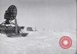 Image Igloo à la base météorologique de l'armée le Groenland, 1954, de la seconde 12 séquences d'archives historiques vidéo 65675022801