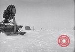 Image Igloo à la base météorologique de l'armée le Groenland, 1954, de la seconde 16 séquences d'archives historiques vidéo 65675022801
