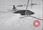 Image Igloo à la base météorologique de l'armée le Groenland, 1954, de la seconde 23 séquences d'archives historiques vidéo 65675022801
